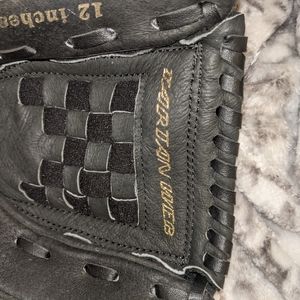 Mizuno Baseball gloves, 2